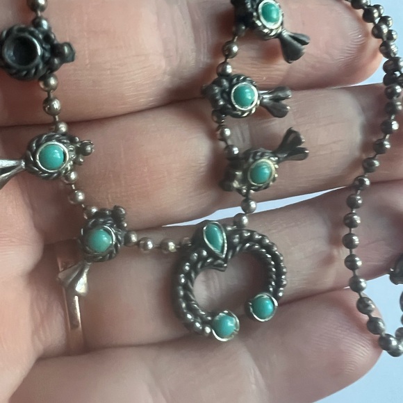 Vintage silver tone Squash blossom style necklace with turquoise color beads - Picture 13 of 13